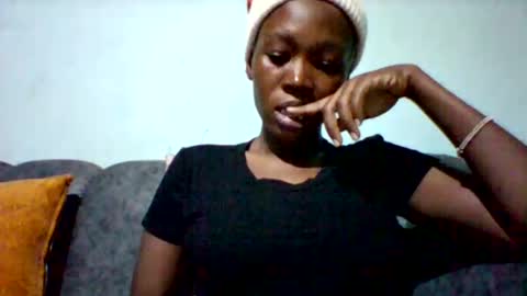 Snapshot of melaninndriping chatting on 10.22.25 melaninndriping online show from 10.22.25