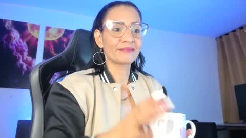 melannia_hills online show from 01.16.25