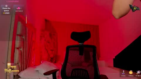 Snapshot of melanny_luv chatting on 10.29.25 MelanyLuv online show from 10.29.25