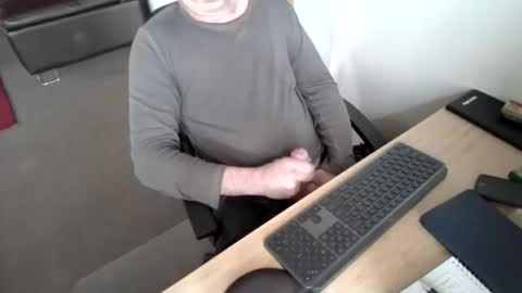 melbguy_075 online show from 10.31.25