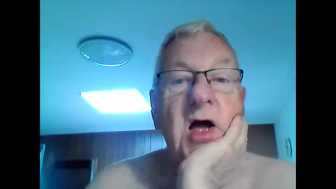 Snapshot of melbourne000 chatting on 11.01.25 melbourne000 online show from 11.01.25