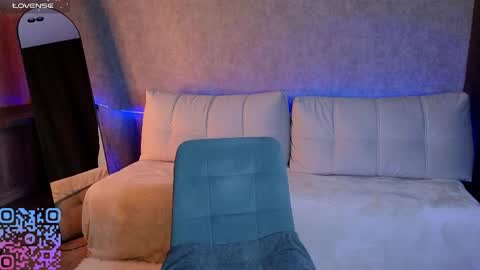 Melee Eva - Thumbs Up please  online show from 04.10.26