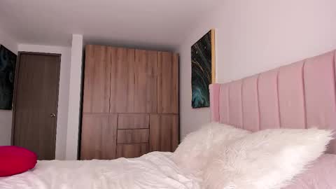 Snapshot of melgomez chatting on 10.21.25 Mel Gomez online show from 10.21.25