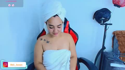    Independent model online show from 11.13.25