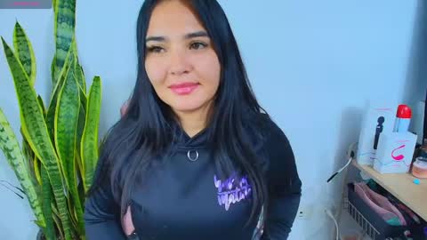    Independent model online show from 05.19.26