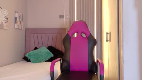 meli_peach online show from 11.26.25