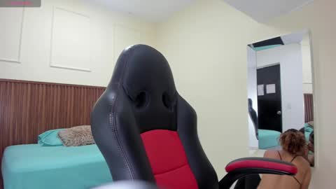 M E L I N A  online show from 10.04.25