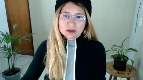 Snapshot of melindasix chatting on 06.09.26 Melinda online show from 06.09.26