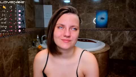 Snapshot of melindat chatting on 10.19.25 Melinda online show from 10.19.25