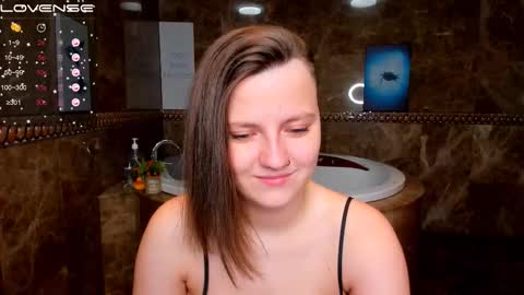 Snapshot of melindat chatting on 11.11.25 Melinda online show from 11.11.25