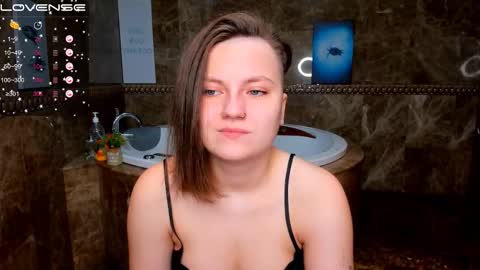 Snapshot of melindat chatting on 11.15.25 Melinda online show from 11.15.25