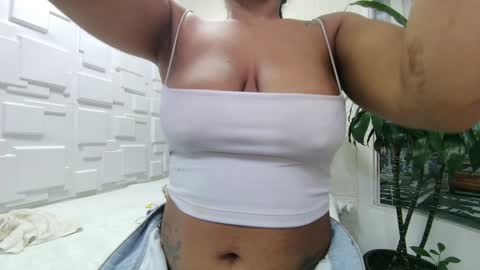 Snapshot of melisa_garcia chatting on 01.17.25 Melissa online show from 01.17.25