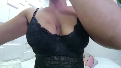 Snapshot of melisa_garcia chatting on 01.27.25 Melissa online show from 01.27.25