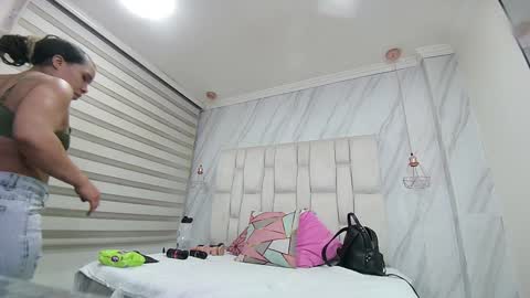 Snapshot of melisa_garcia chatting on 02.01.25 Melissa online show from 02.01.25