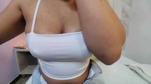 Snapshot of melisa_garcia chatting on 03.10.25 Melissa online show from 03.10.25