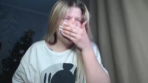 Melissa  Ray online show from 12.12.24