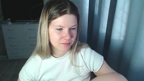 Melissa  Ray online show from 02.10.25