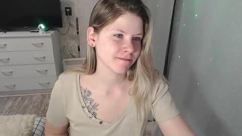 Melissa  Ray online show from 03.07.25
