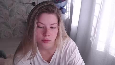 Melissa  Ray online show from 09.26.25