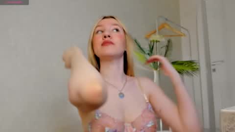 melissa_moooree online show from 03.04.26