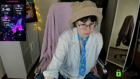 Snapshot of melissa_wells chatting on 10.03.25 Melissa online show from 10.03.25