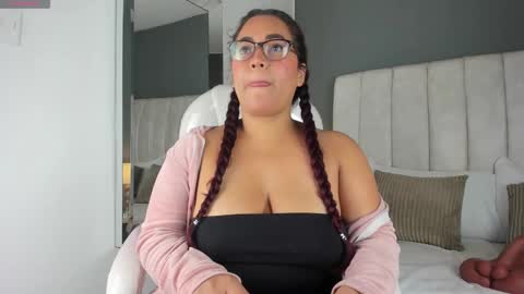 M E L I S S A  online show from 02.20.25