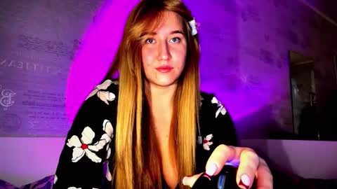 Snapshot of melissalii chatting on 10.25.25 melissalii online show from 10.25.25