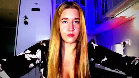 Snapshot of melissalii chatting on 10.27.25 melissalii online show from 10.27.25