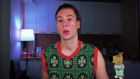 Snapshot of mell0wme chatting on 12.12.24 Mello online show from 12.12.24