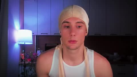 Snapshot of mell0wme chatting on 01.23.25 Mello online show from 01.23.25