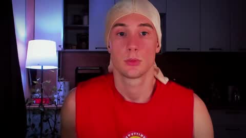 Snapshot of mell0wme chatting on 02.06.25 Mello online show from 02.06.25