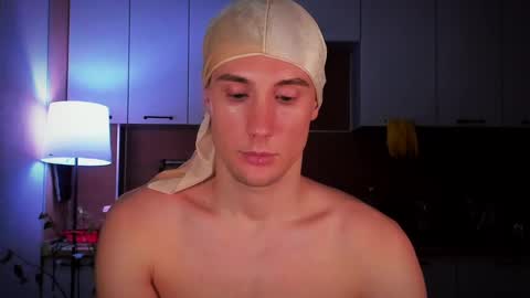 Snapshot of mell0wme chatting on 02.11.25 Mello online show from 02.11.25