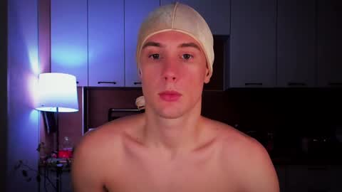 Snapshot of mell0wme chatting on 02.18.25 Mello online show from 02.18.25