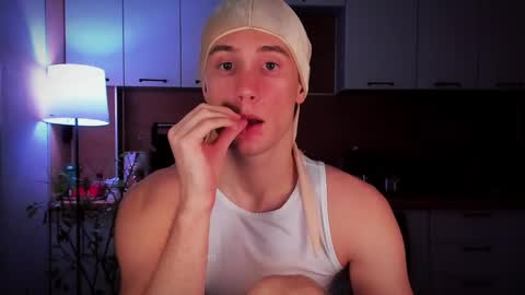 Snapshot of mell0wme chatting on 02.21.25 Mello online show from 02.21.25