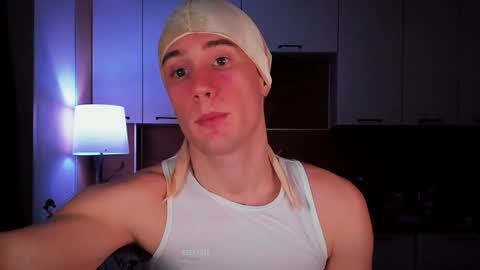 Snapshot of mell0wme chatting on 02.26.25 Mello online show from 02.26.25