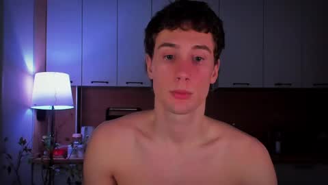 Snapshot of mell0wme chatting on 03.08.25 Mello online show from 03.08.25