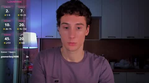 Snapshot of mell0wme chatting on 03.10.25 Mello online show from 03.10.25