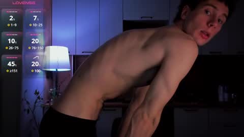 Snapshot of mell0wme chatting on 03.11.25 Mello online show from 03.11.25