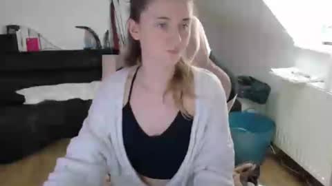 Snapshot of melly4you chatting on 06.15.26 melly4you online show from 06.15.26