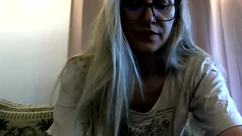 Snapshot of melly_rosey chatting on 05.28.26 Melly online show from 05.28.26