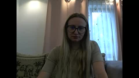 Snapshot of melly_rosey chatting on 06.06.26 Melly online show from 06.06.26
