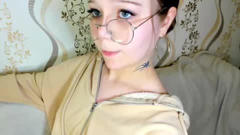 Snapshot of melmooon chatting on 09.29.25 MelMooon online show from 09.29.25