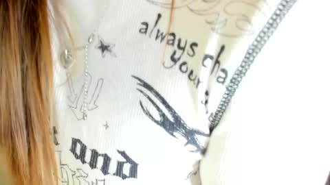 Snapshot of melmooon chatting on 10.04.25 MelMooon online show from 10.04.25