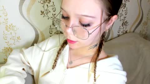 Snapshot of melmooon chatting on 10.10.25 MelMooon online show from 10.10.25