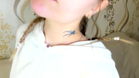 Snapshot of melmooon chatting on 10.11.25 MelMooon online show from 10.11.25