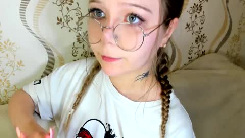 Snapshot of melmooon chatting on 10.12.25 MelMooon online show from 10.12.25