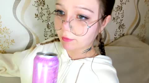 Snapshot of melmooon chatting on 10.13.25 MelMooon online show from 10.13.25