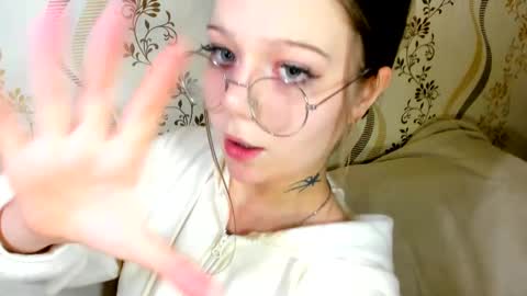 Snapshot of melmooon chatting on 11.05.25 MelMooon online show from 11.05.25