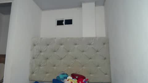 melody phillips online show from 09.12.25