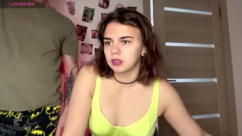 Snapshot of melody_song chatting on 10.28.25 melody_song online show from 10.28.25